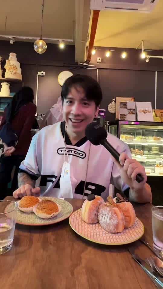 TikTok video still, Sugar and Eye review