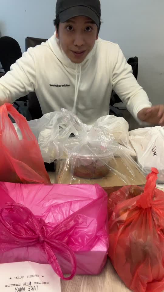 TikTok video still, Various nasi lemak stores review