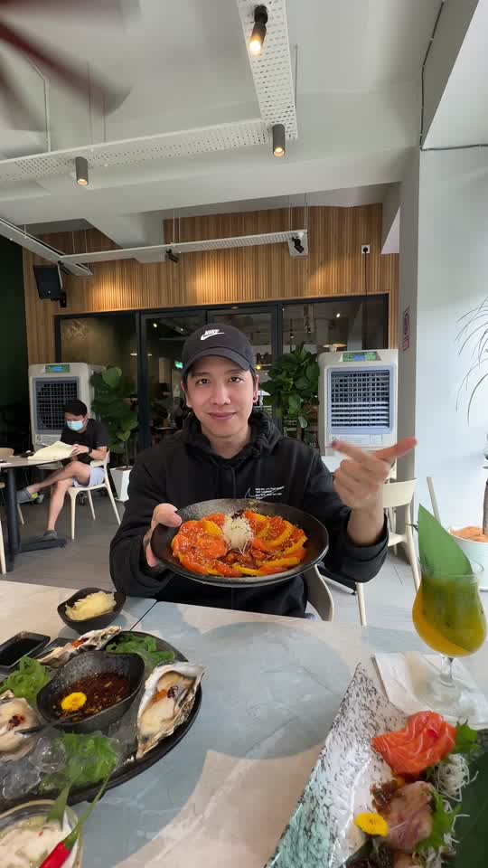 TikTok video still, Sushi Mastro review