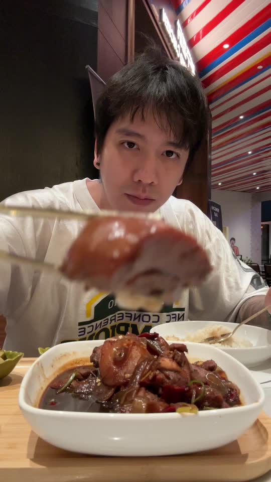 TikTok video still, Bongchu Braised Chicken review