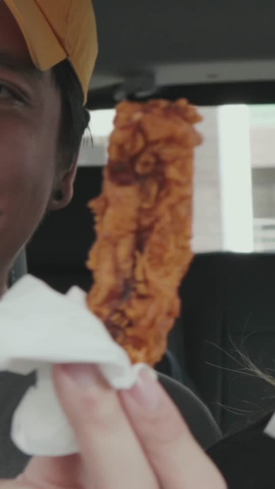 TikTok video still, Rania Goreng Pisang review