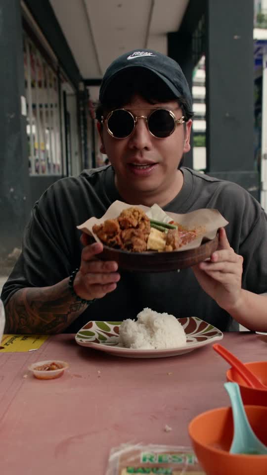 TikTok video still, Ayam Penyet Bukit review