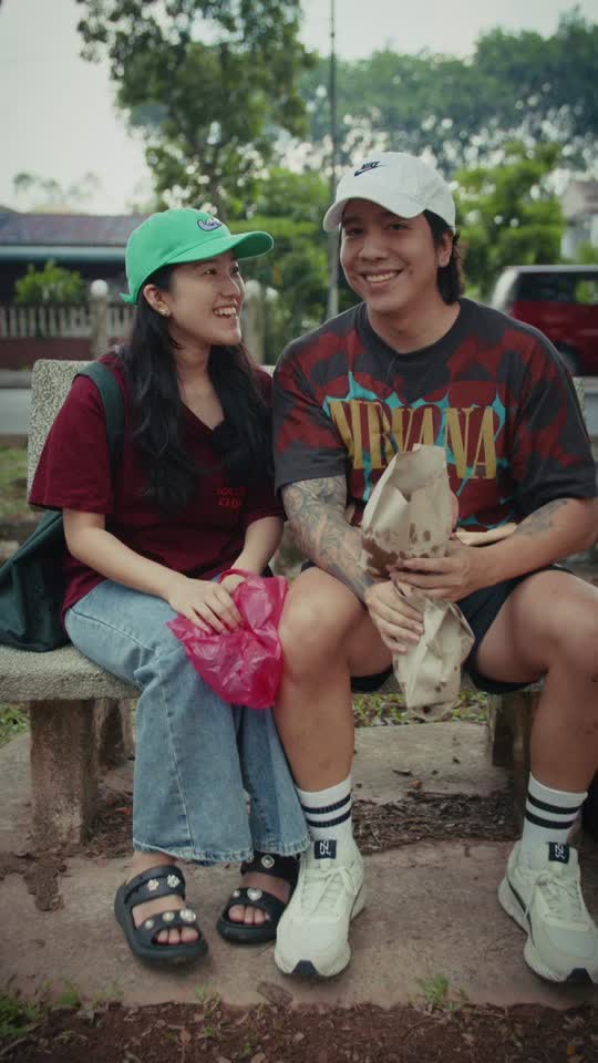 TikTok video still, Azmi Goreng Pisang review