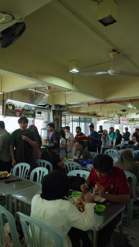 TikTok video still, 33 Food Court review