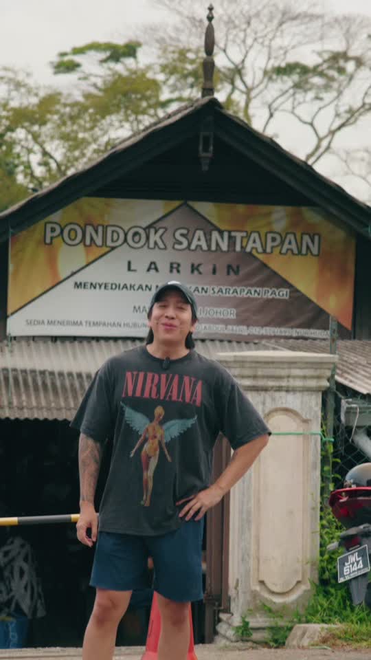 TikTok video still, Pondok Santapan Larkin review