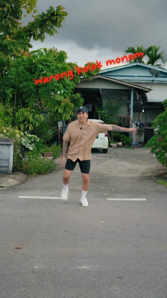 TikTok video still, Warong Kolok Monam review
