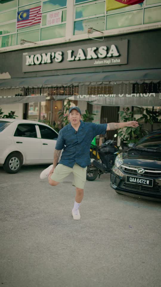 TikTok video still, Laksa Ibu review