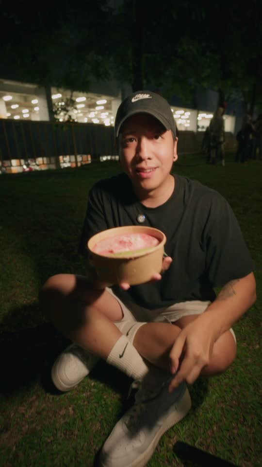 TikTok video still, Pisang Ijo review