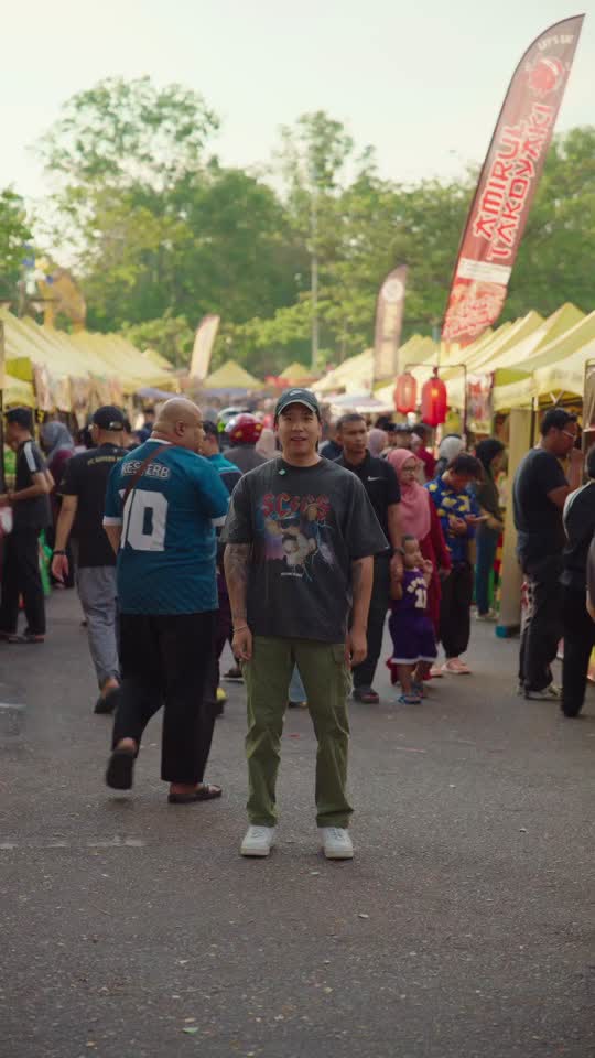 TikTok video still, Ramadan Bazaar Fried Chicken review