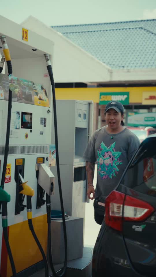 TikTok video still, Hayyan Huda review