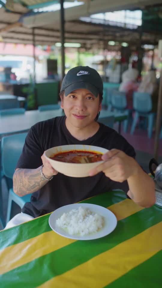 TikTok video still, Hajah Rahmah Hj Ibrahim Kari Kepala Ikan review