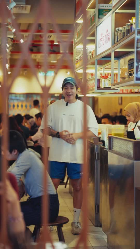 TikTok video still, Mama Lek Thai Beef Noodle review