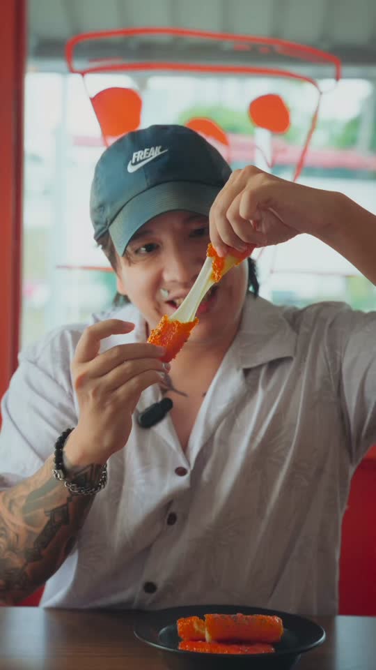 TikTok video still, Mokky's Pizza review