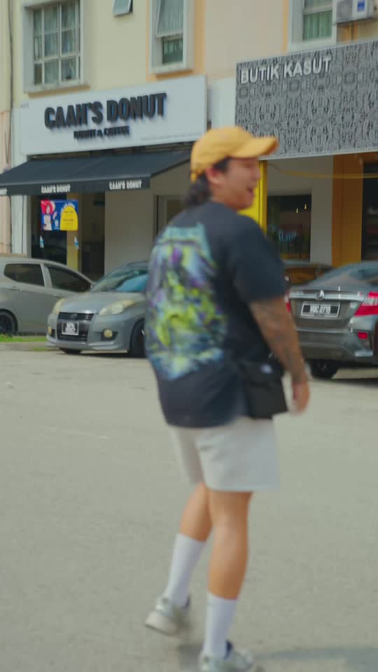 TikTok video still, Caah Donut review