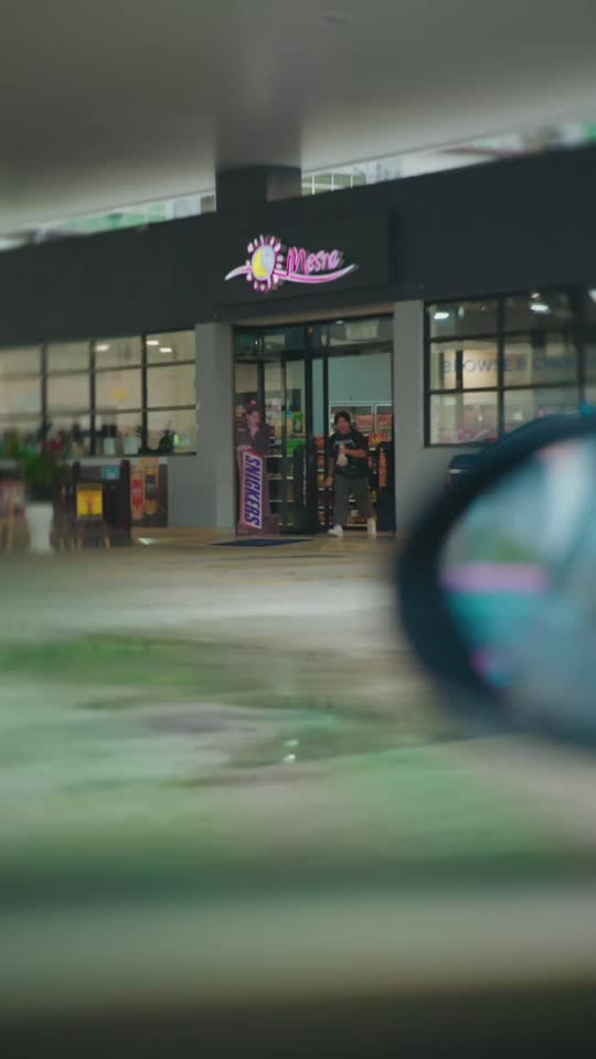 TikTok video still, Karipap Petronas NKVE review
