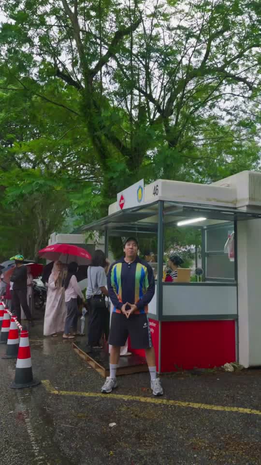 TikTok video still, Cik Kiah review